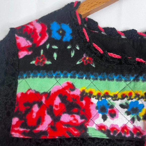 Free People Black Open Weave Felted Floral Crochet Boho Sweater Size Small - Picture 4 of 9